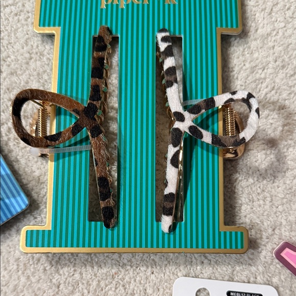 Absolute New York Black Out Eyeliner - Black, Casino bracelet, Hairclip bundle - Picture 4 of 6